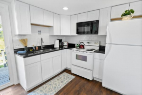 Maple Getaway - Short distance to downtown, beaches, and breweries